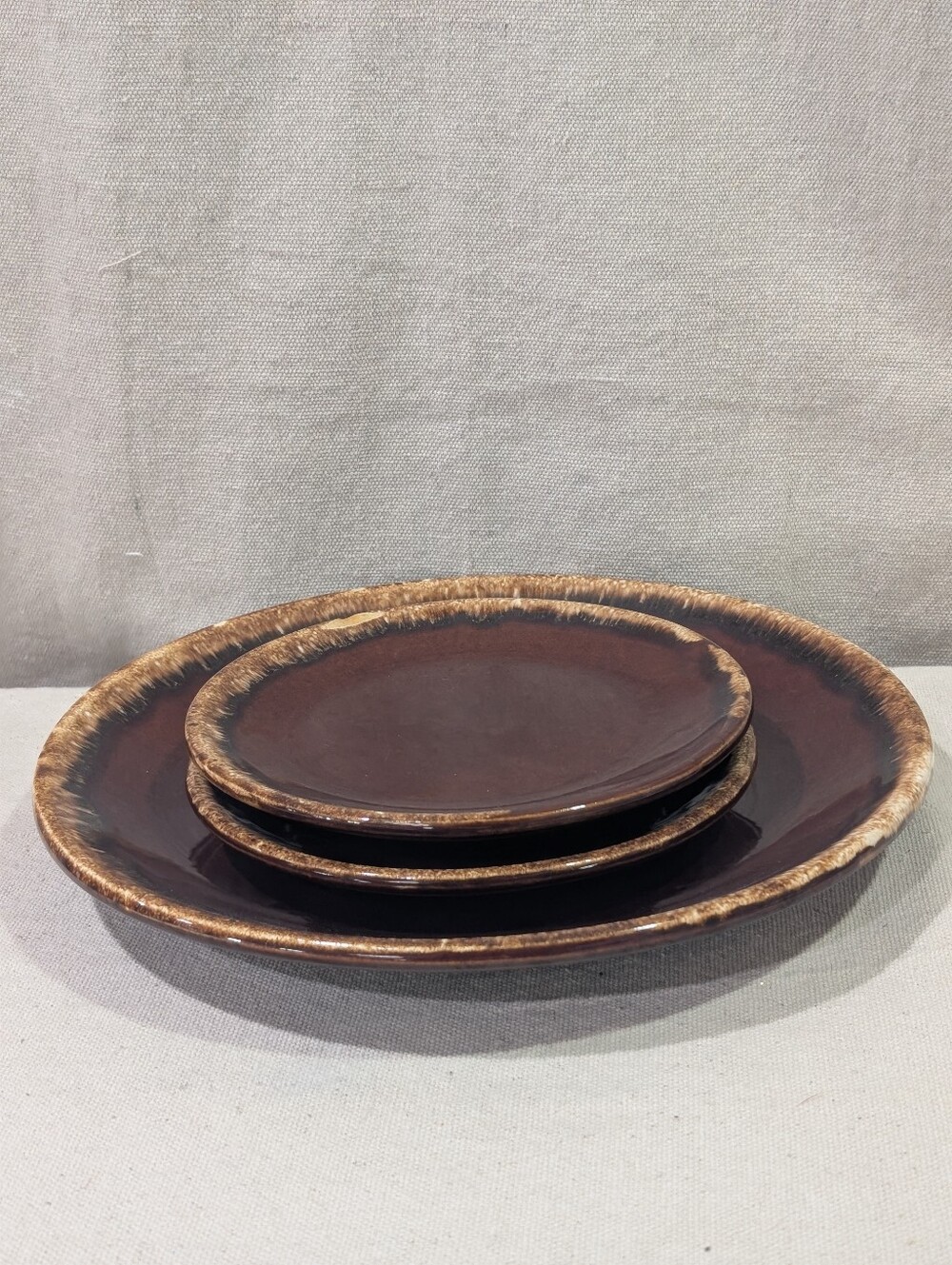 Vintage Hull pottery set of 3 plates brown glaze MCM 60s 70s Retro Grannycore